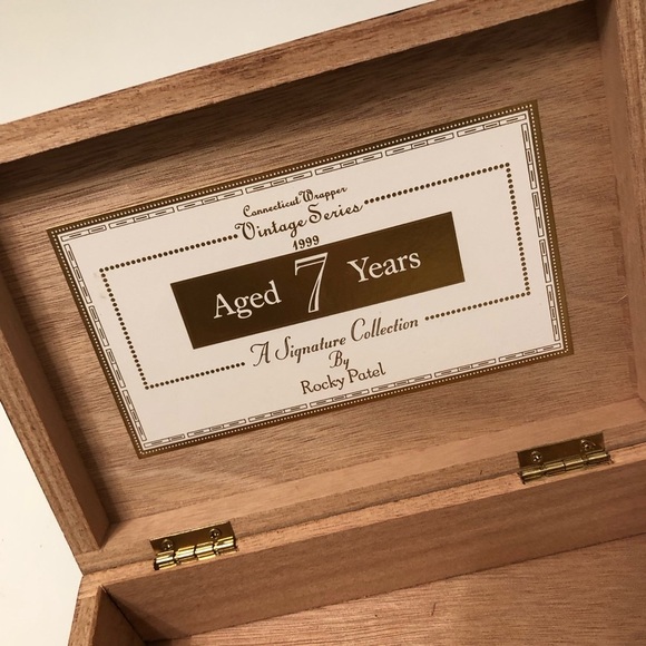 Rocky Patel Petit Corona Wooden Cigar Box - Picture 7 of 16